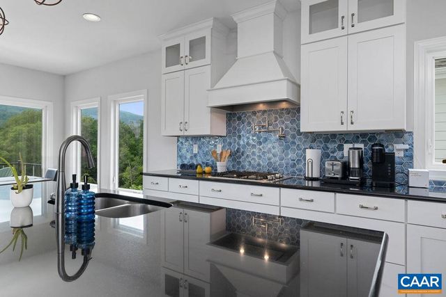 61 HILLSIDE LN, Afton, VA 22920