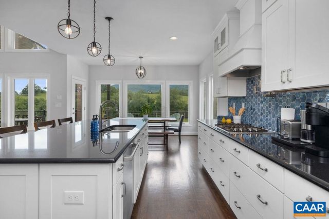 61 HILLSIDE LN, Afton, VA 22920