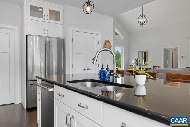 61 HILLSIDE LN, Afton, VA 22920