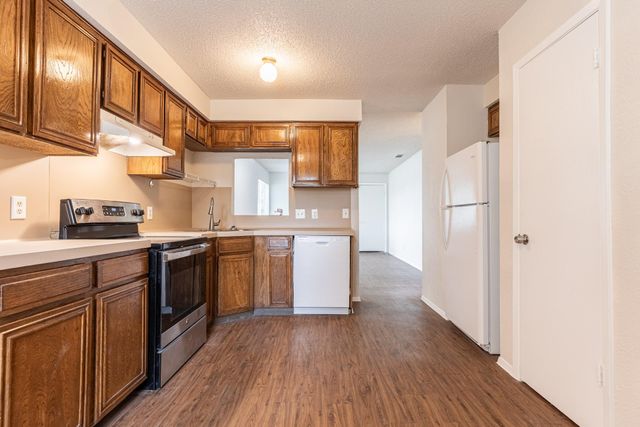 323 W William Cannon DR B, Austin, TX 78745