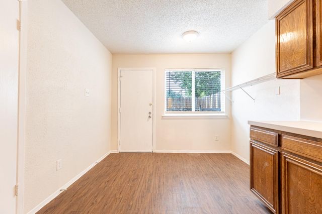 323 W William Cannon DR B, Austin, TX 78745
