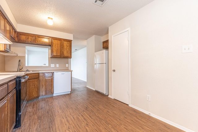 323 W William Cannon DR B, Austin, TX 78745