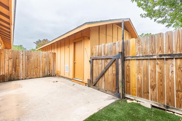 323 W William Cannon DR B, Austin, TX 78745