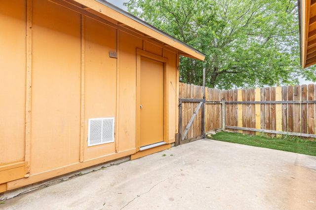 323 W William Cannon DR B, Austin, TX 78745