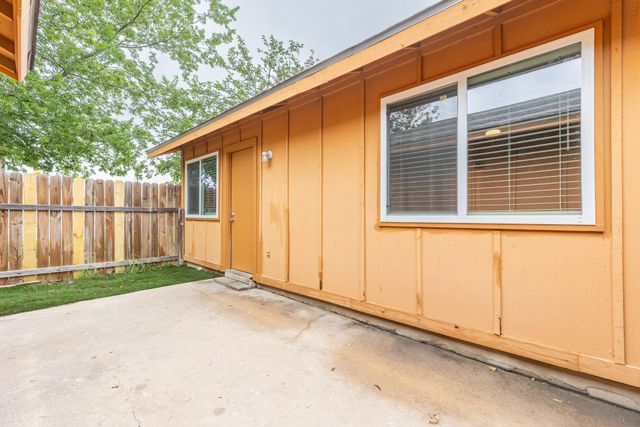 323 W William Cannon DR B, Austin, TX 78745