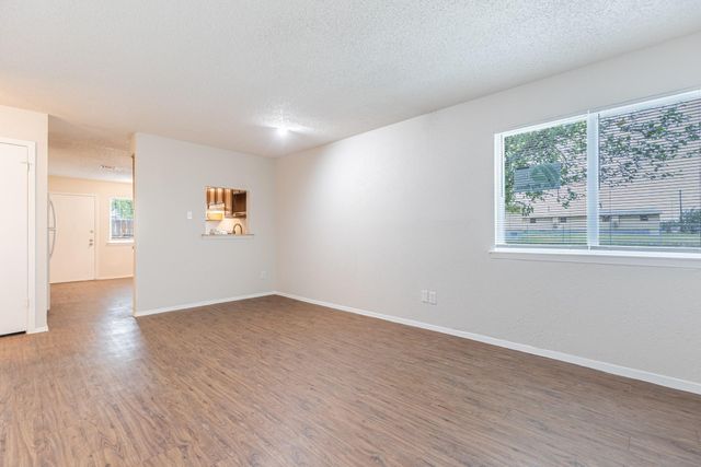 323 W William Cannon DR B, Austin, TX 78745
