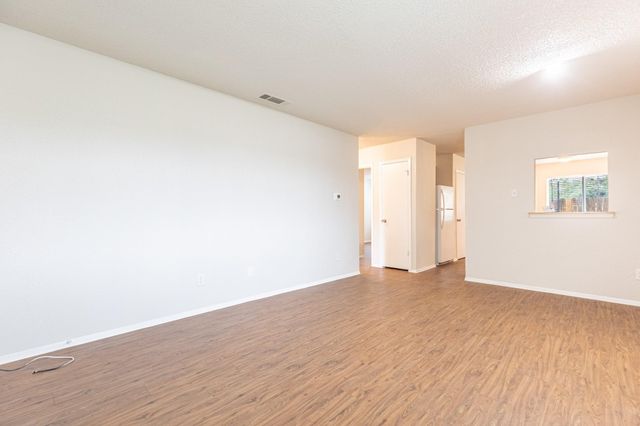 323 W William Cannon DR B, Austin, TX 78745