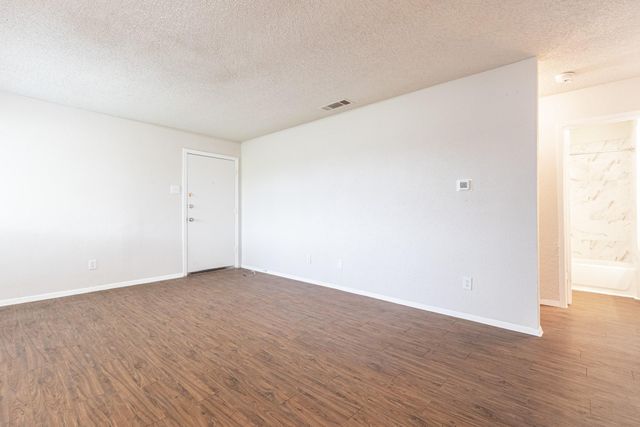 323 W William Cannon DR B, Austin, TX 78745