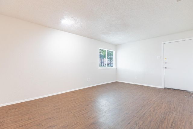 323 W William Cannon DR B, Austin, TX 78745