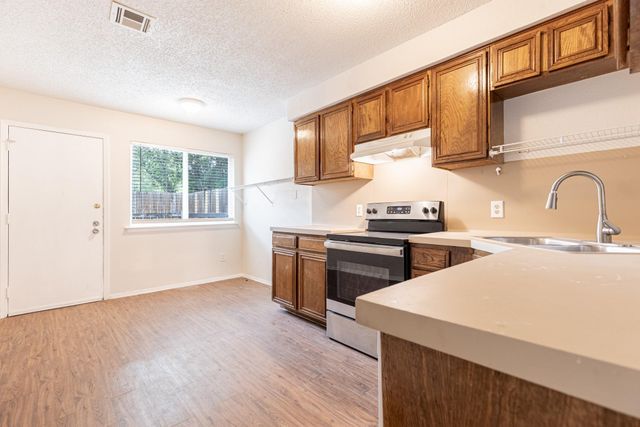 323 W William Cannon DR B, Austin, TX 78745