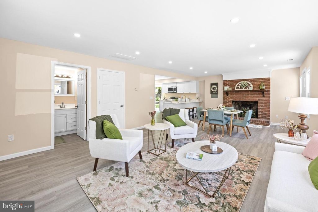 Image 10 of property listing at 421 W MAIN ST, Fruitland, MD 21826