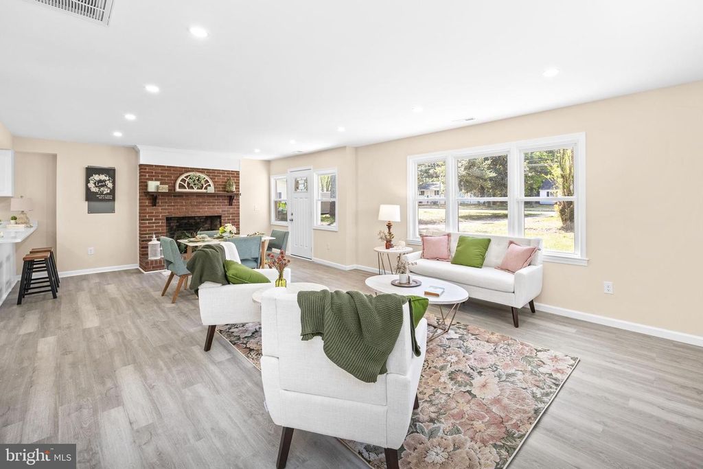 Image 11 of property listing at 421 W MAIN ST, Fruitland, MD 21826