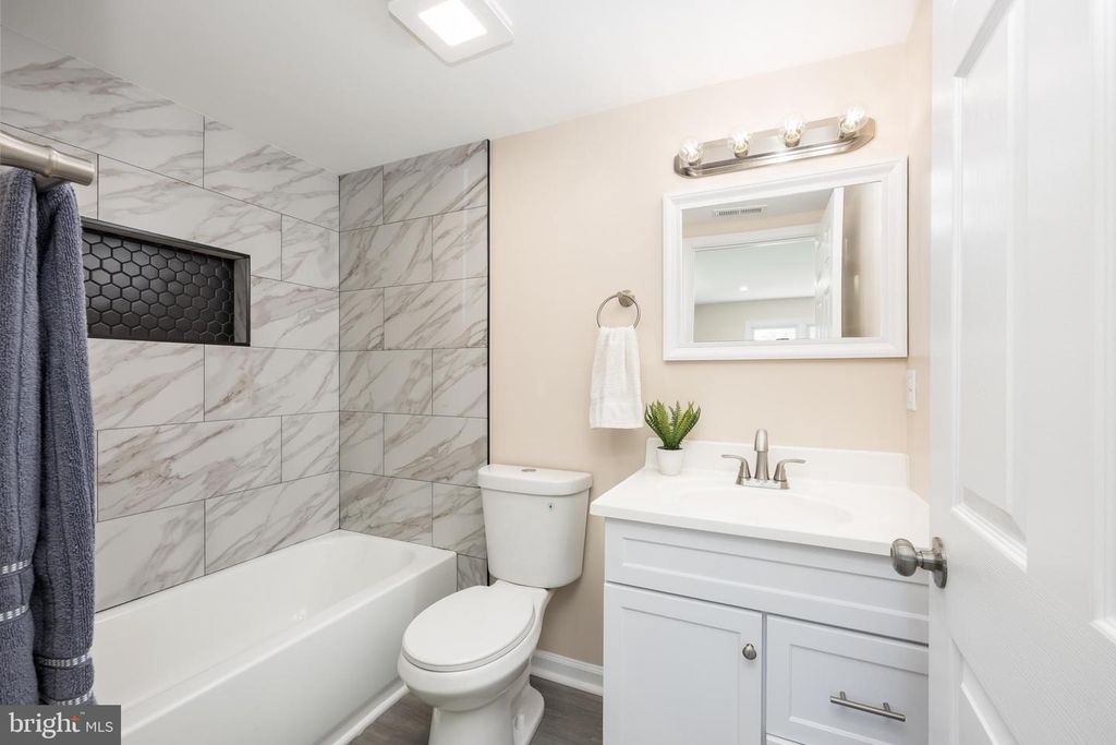 Image 14 of property listing at 421 W MAIN ST, Fruitland, MD 21826