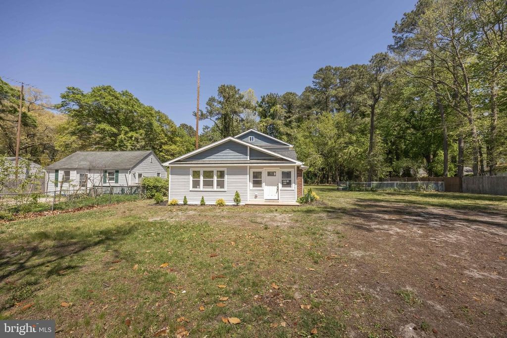 Image 2 of property listing at 421 W MAIN ST, Fruitland, MD 21826