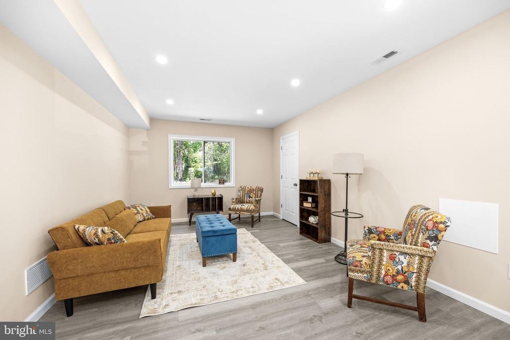 Image 32 of property listing at 421 W MAIN ST, Fruitland, MD 21826