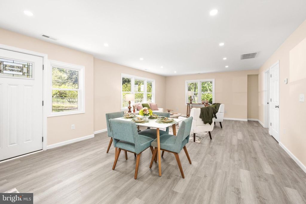 Image 8 of property listing at 421 W MAIN ST, Fruitland, MD 21826