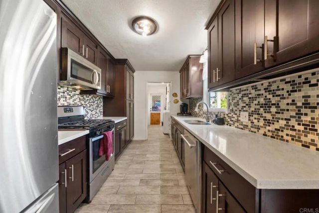 2951 Mockingbird Lane, Hemet, CA 92544