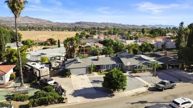 2951 Mockingbird Lane, Hemet, CA 92544