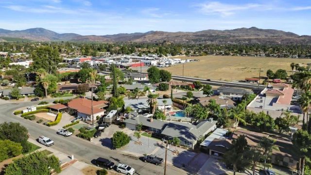 2951 Mockingbird Lane, Hemet, CA 92544