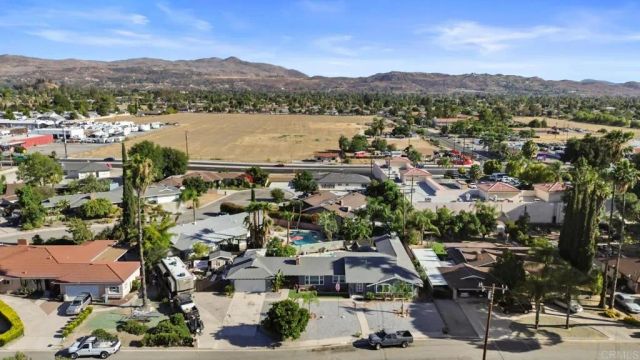 2951 Mockingbird Lane, Hemet, CA 92544