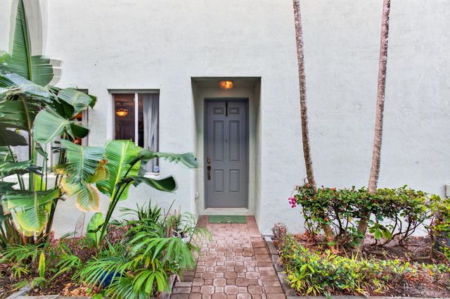 3167 Laurel Ridge Circle, Riviera Beach, FL 33404