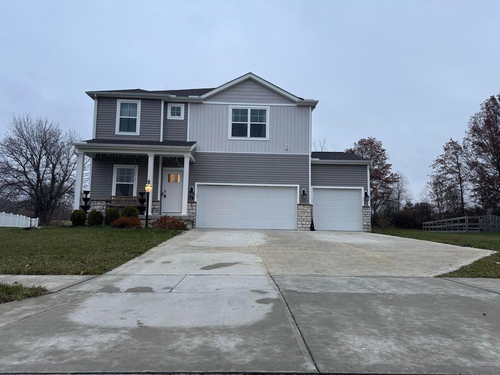 102 Old Bay Loop, Pataskala, OH 43062