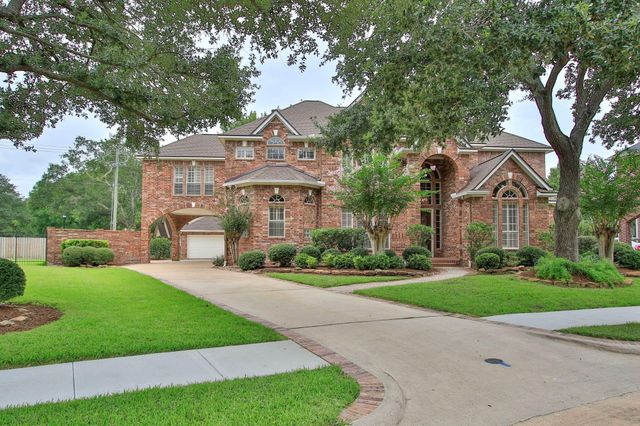 8 Epernay Place, Jersey Village, TX 77040