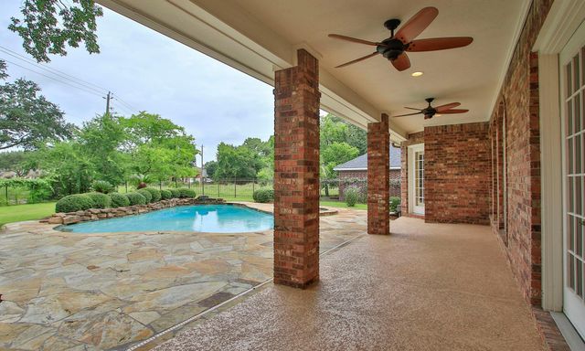 8 Epernay Place, Jersey Village, TX 77040