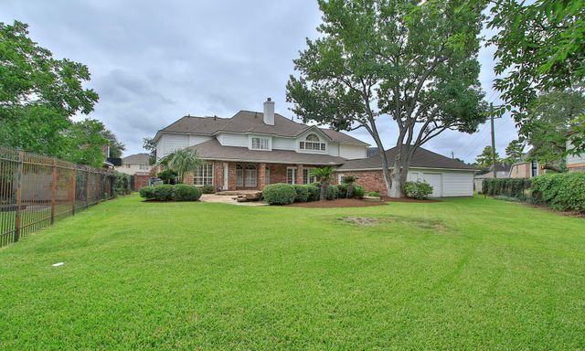 8 Epernay Place, Jersey Village, TX 77040