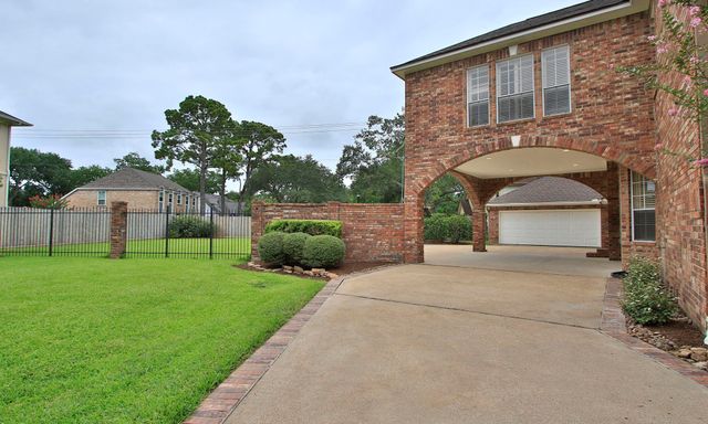 8 Epernay Place, Jersey Village, TX 77040