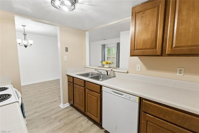 3611 Radford CIR, Chesapeake, VA 23321