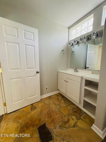 9301 Hondo Drive, Crossville, TN 38572