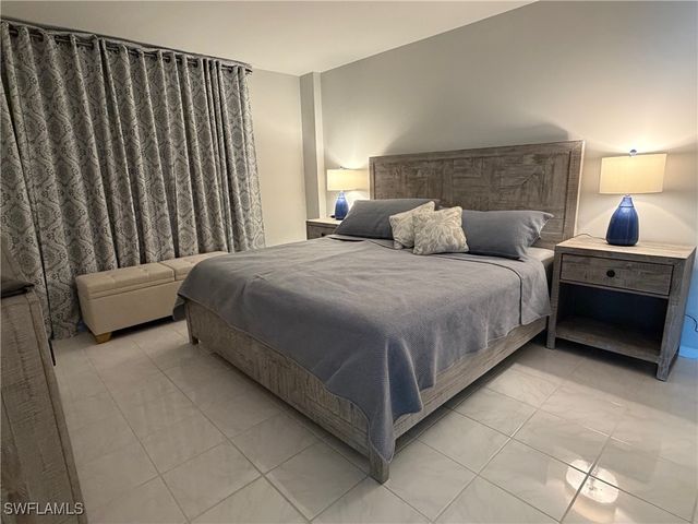 320 Seaview CT 2-712, Marco Island, FL 34145