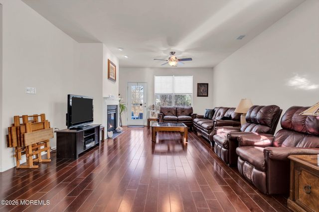 19 Turnbridge Court, Jackson, NJ 08527