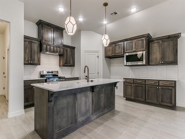 7717 Three Woods Lane, Yukon, OK 73099