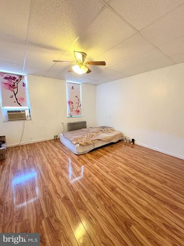 2033 S 9TH ST, Philadelphia, PA 19148