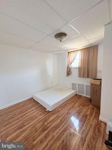 2033 S 9TH ST, Philadelphia, PA 19148
