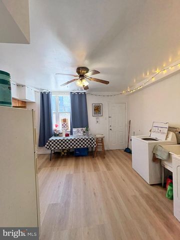 2033 S 9TH ST, Philadelphia, PA 19148