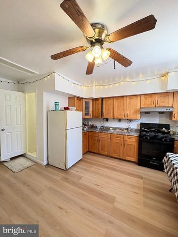 2033 S 9TH ST, Philadelphia, PA 19148