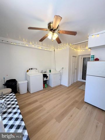 2033 S 9TH ST, Philadelphia, PA 19148