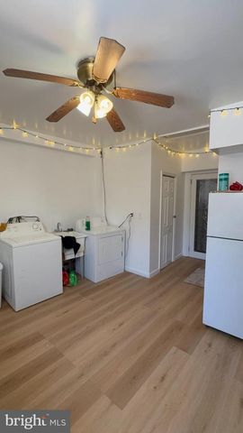 2033 S 9TH ST, Philadelphia, PA 19148