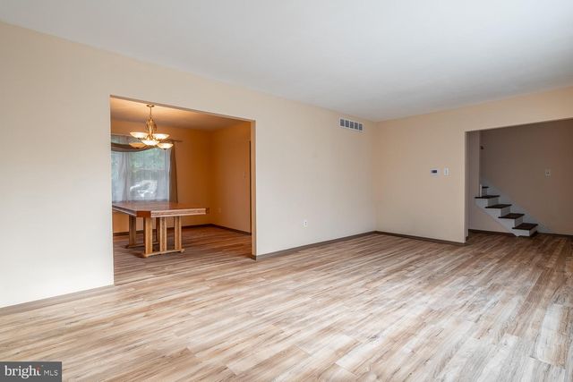 10 BULL RUN RD, Laurel Springs, NJ 08021