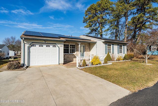 56 S Chestnut Avenue, Whiting, NJ 08759