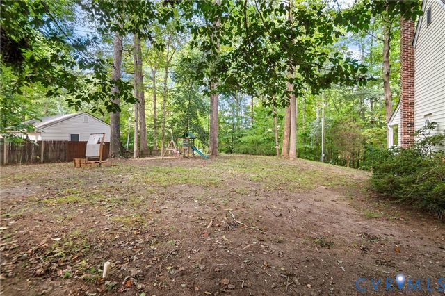 6421 Lakeshore Dr, Quinton, VA 23141