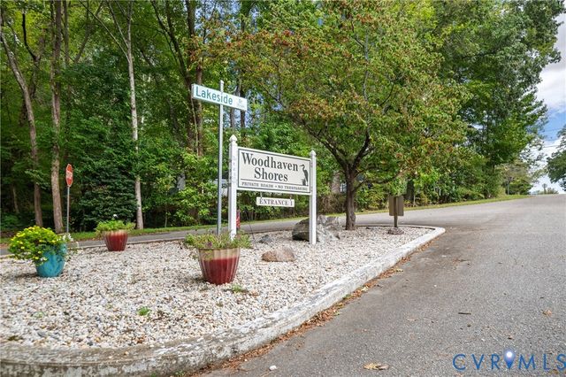 6421 Lakeshore Dr, Quinton, VA 23141
