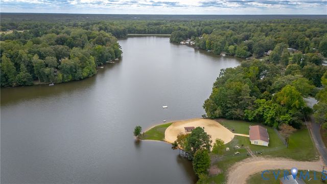 6421 Lakeshore Dr, Quinton, VA 23141