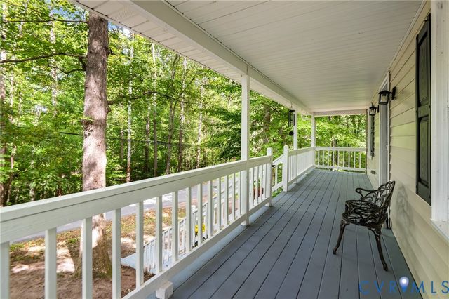 6421 Lakeshore Dr, Quinton, VA 23141