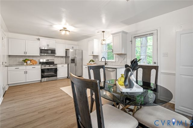 6421 Lakeshore Dr, Quinton, VA 23141