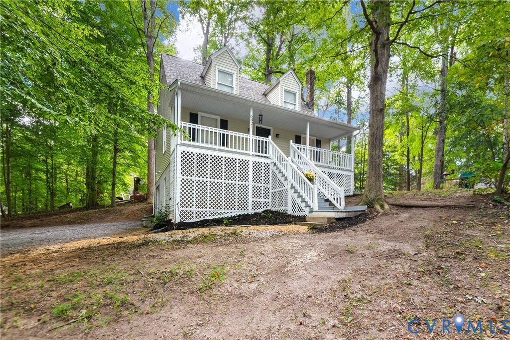 6421 Lakeshore Dr, Quinton, VA 23141