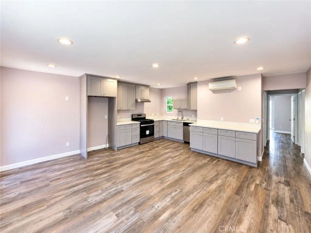 7645 Amestoy, Lake Balboa, CA 91406